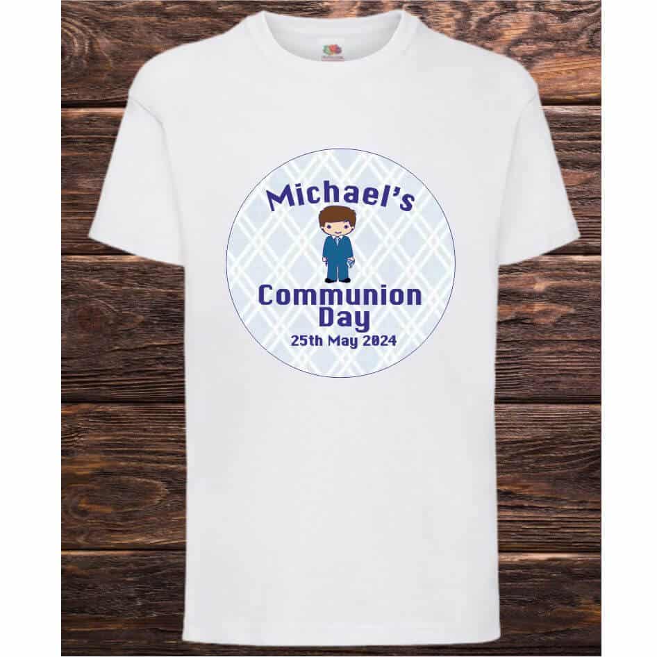First Communion Boys T-Shirt.Our fun personalised kids tee shirts are ideal to wear during your ommunion day, have fun with your friends on the bouncy castle or other activities and still be the special boy at the party. Simply add your name and date to personalise your tee shirt. This make a great keepsake to recall the big day! Colour: White Sizing: available are 7-8 Years (30" Waist) 9-11 Years (32" Waist) 12-13 Years (34" Waist)